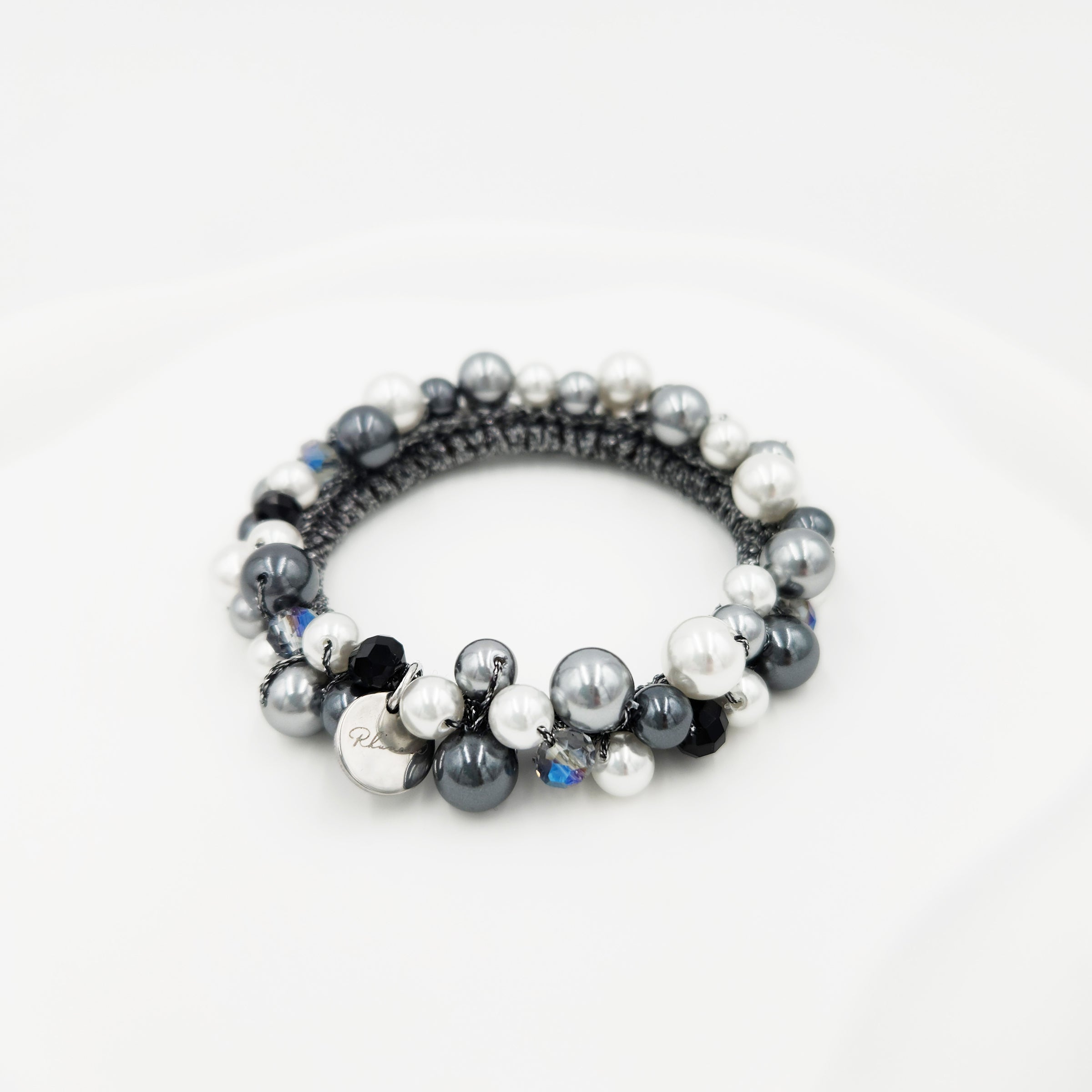 ビーズシュシュ　ブラック×シルバー