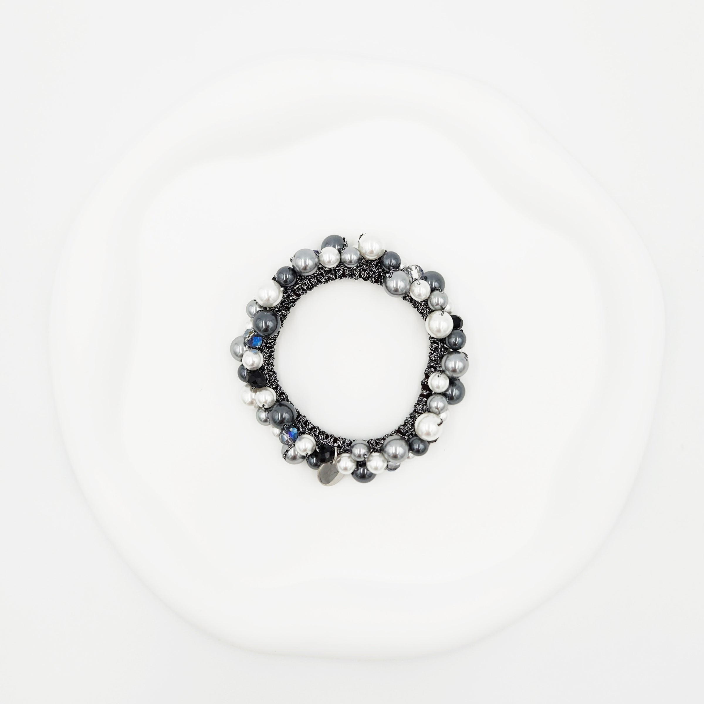 ビーズシュシュ　ブラック×シルバー