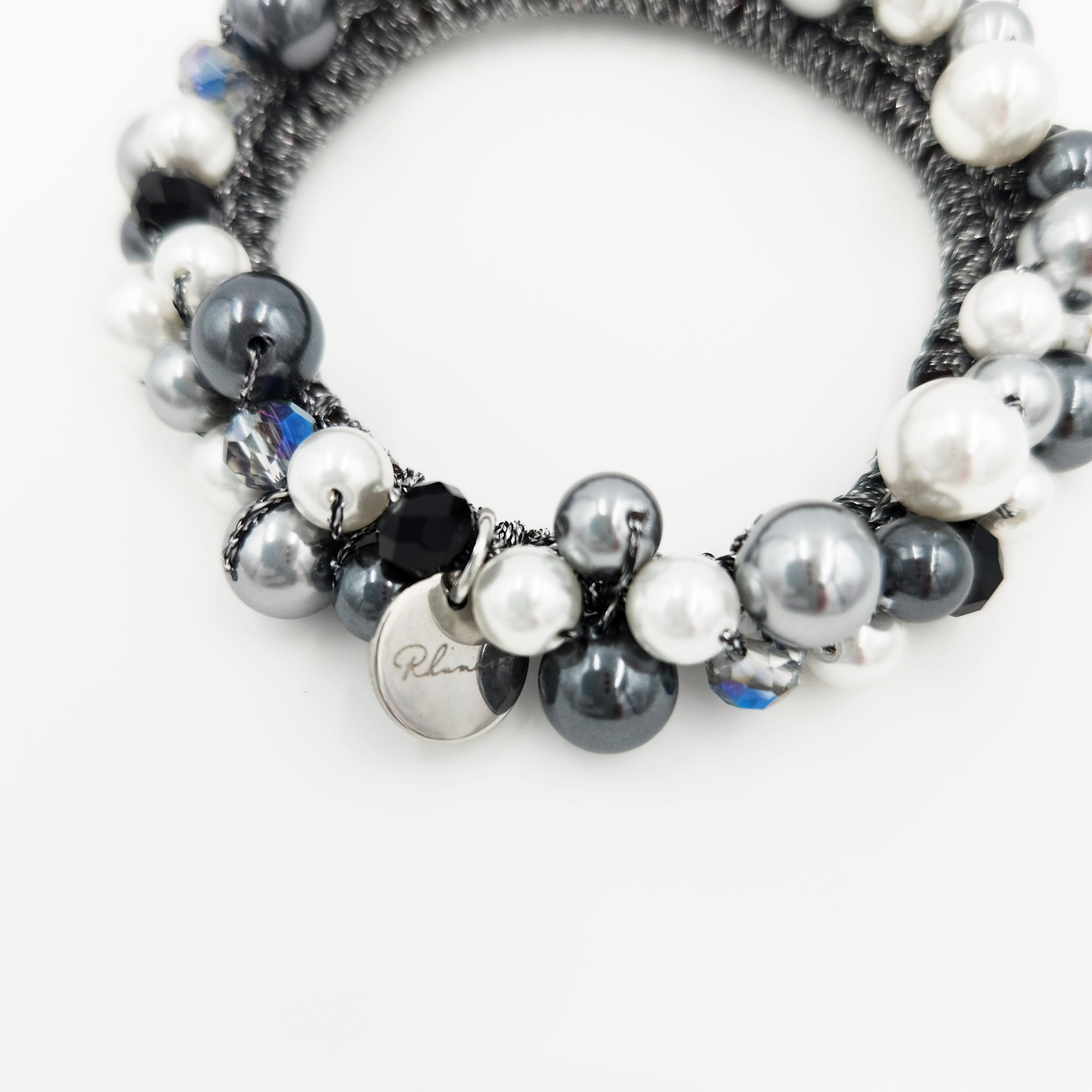 ビーズシュシュ　ブラック×シルバー