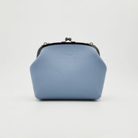 手縫いのがま口バッグ　ブルー