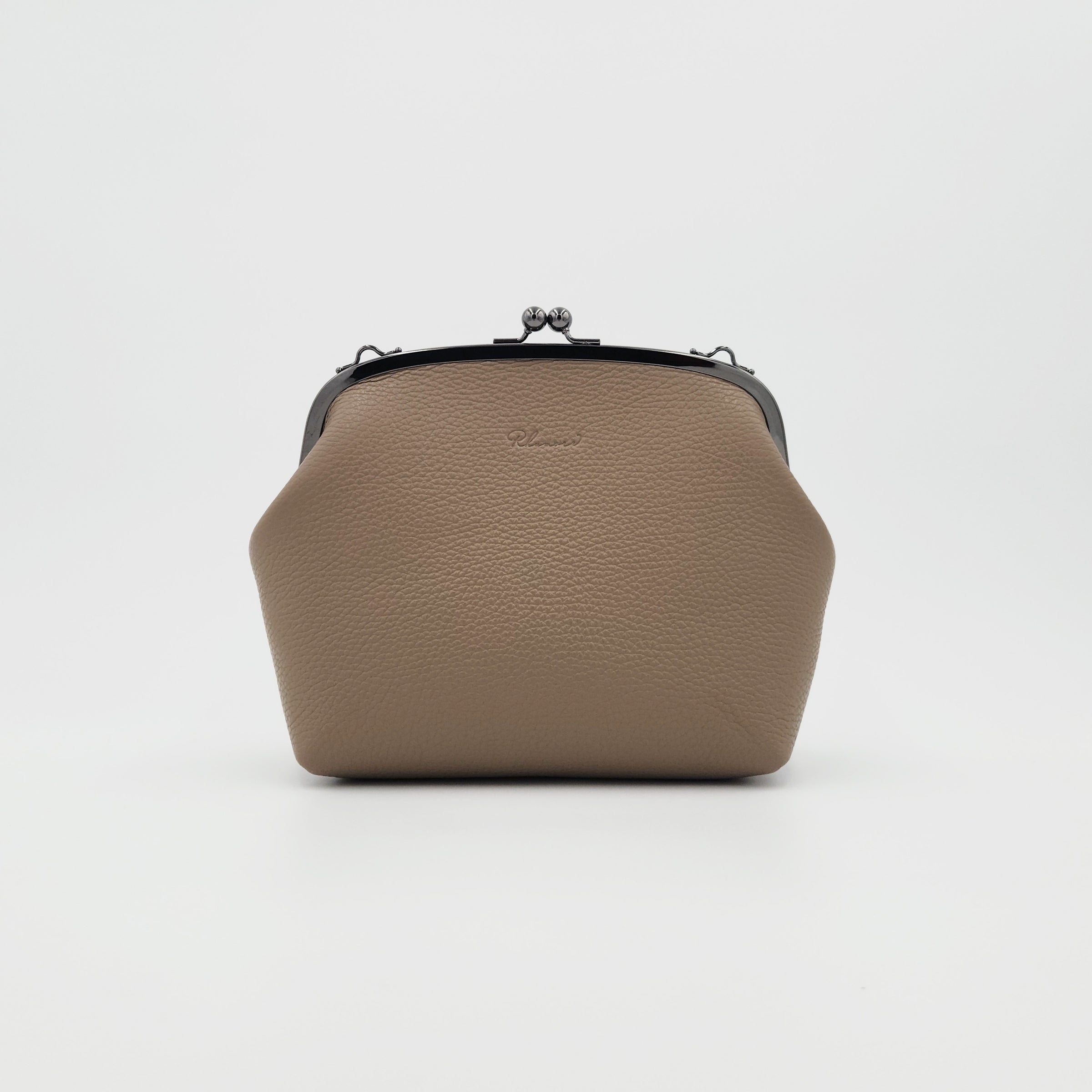 手縫いのがま口バッグ　グレージュ