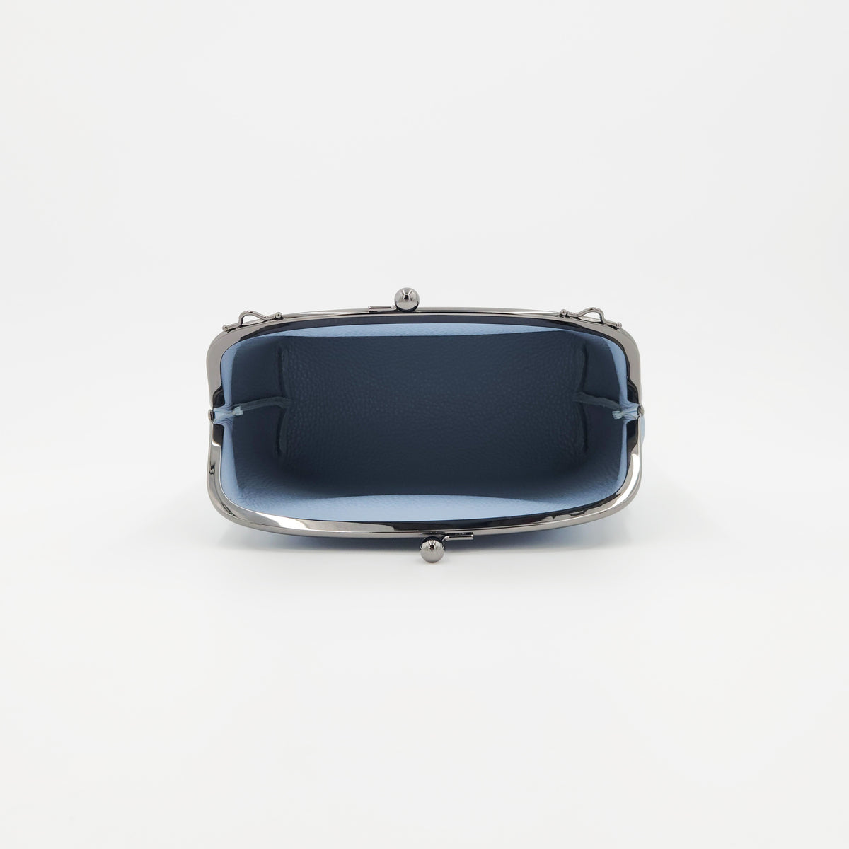 手縫いのがま口バッグ　ブルー