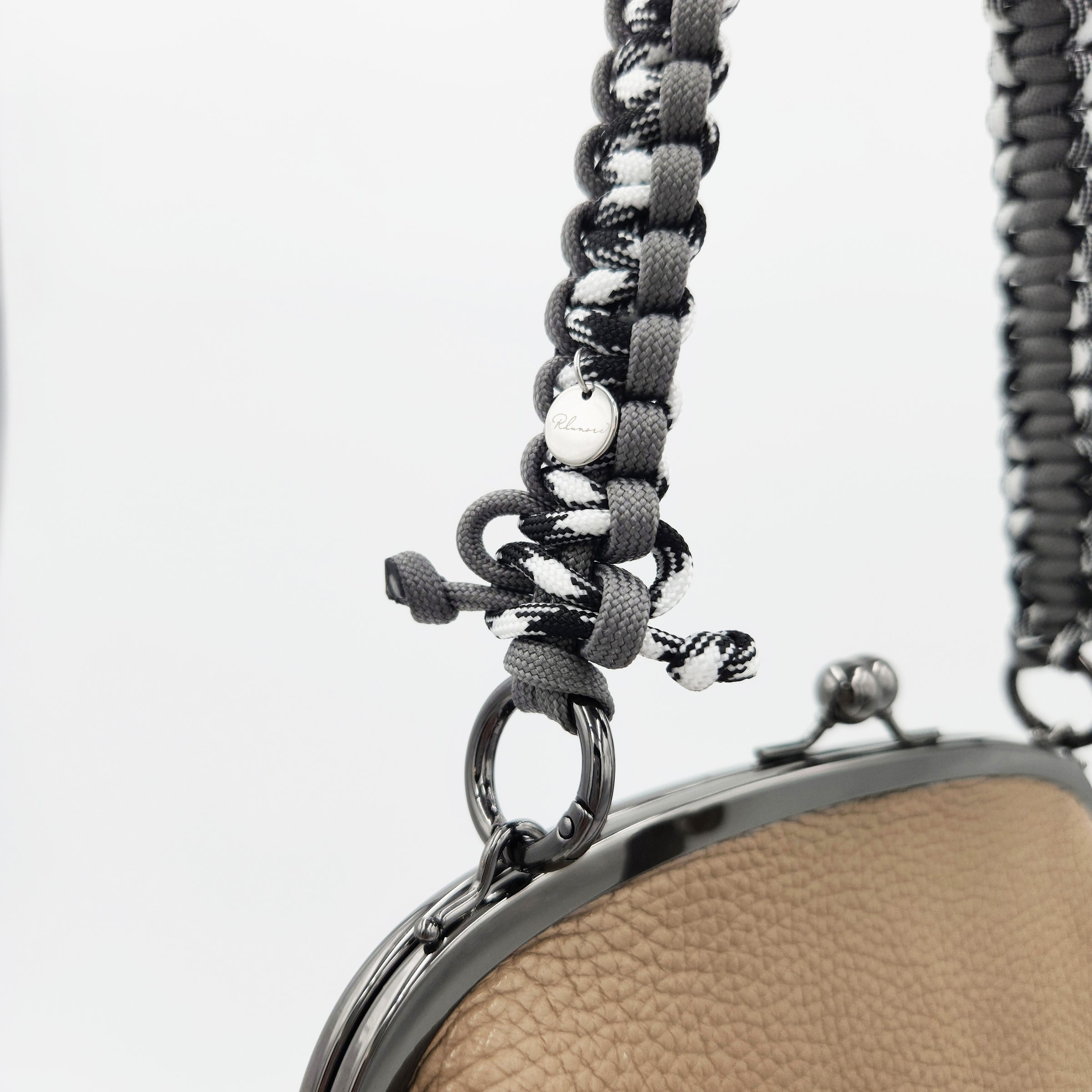 手縫いのがま口バッグ　ブルー