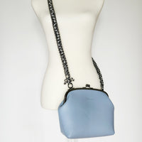 手縫いのがま口バッグ　ブルー