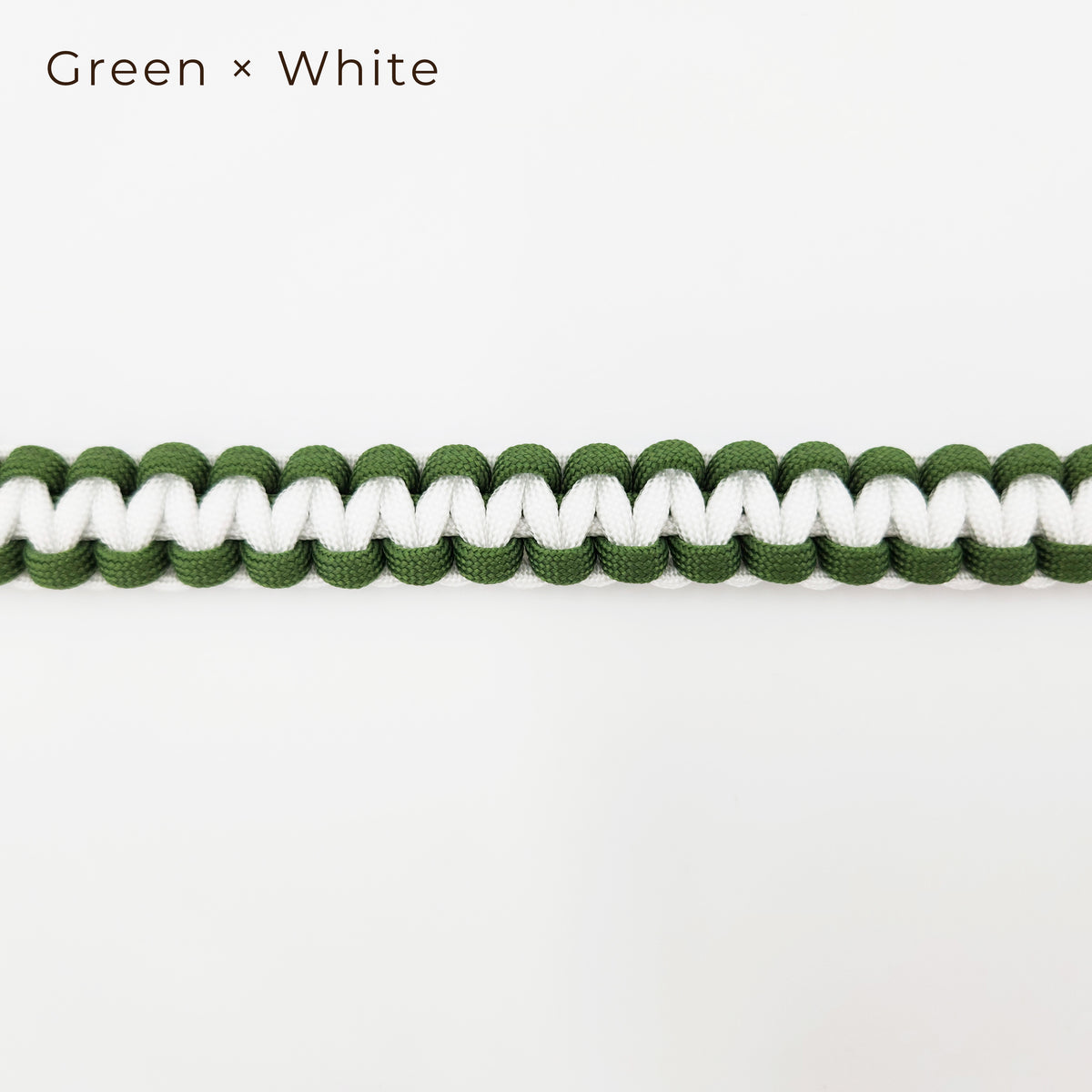手編みのストラップ　Green×White