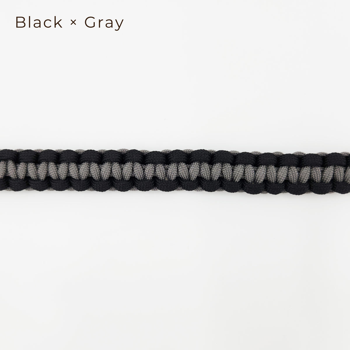 手編みのストラップ　Black×Gray