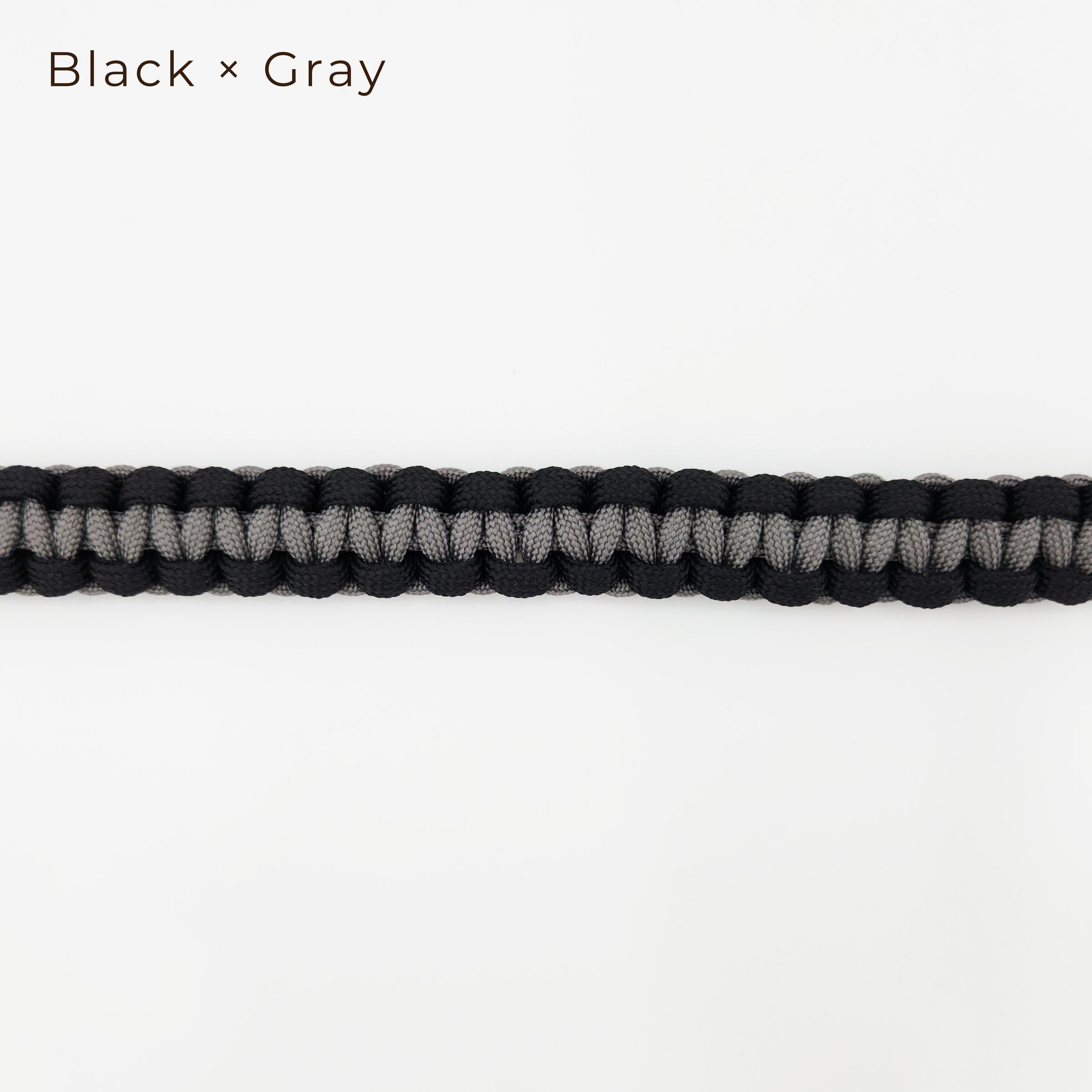 手編みのストラップ　Black×Gray