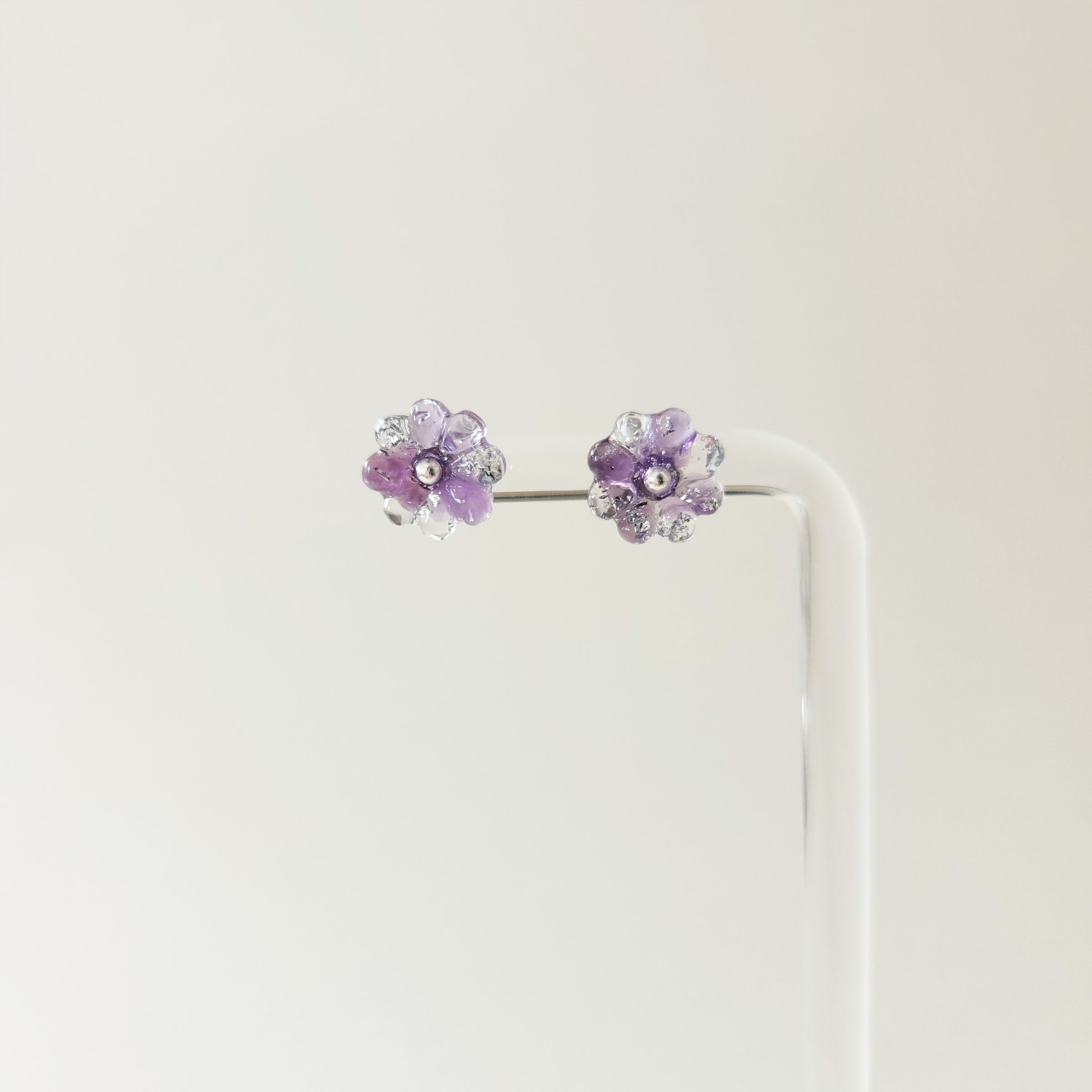 天然石（アメジスト）× 菊　ピアス or イヤリング