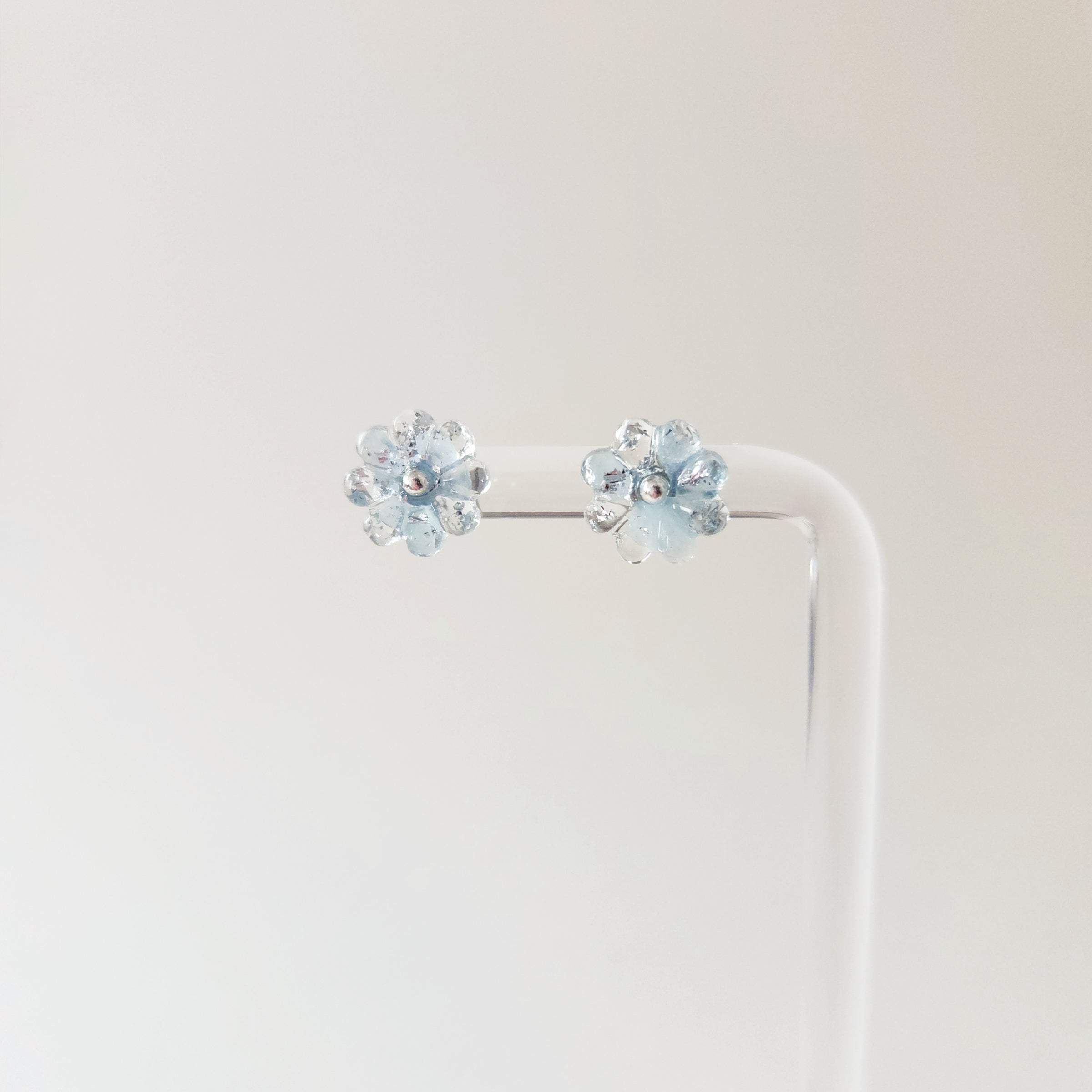 天然石（アクアマリン）× 菊　ピアス or イヤリング