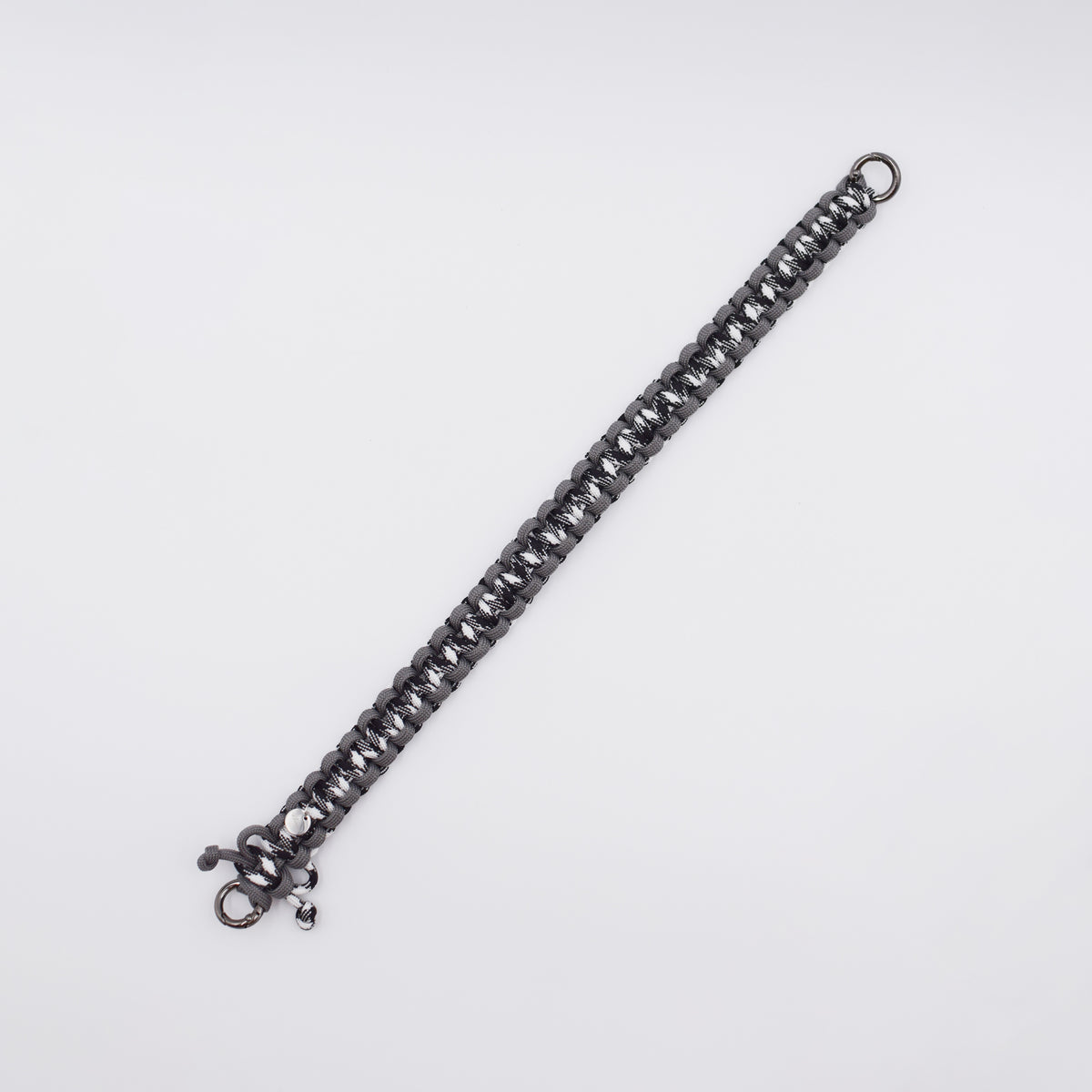 手編みのストラップ　Black×Gray